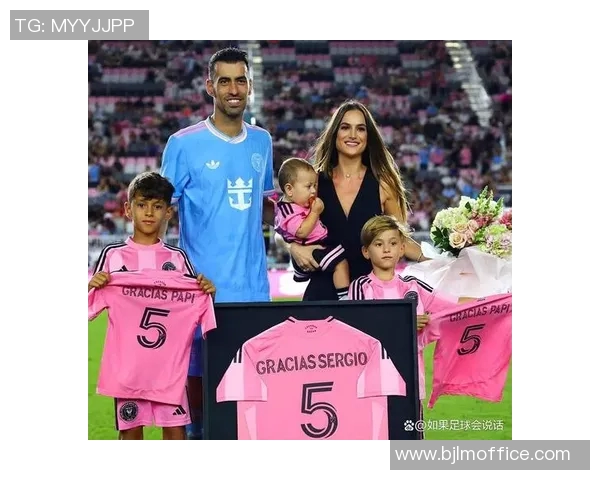 足球明星与球迷互动瞬间展现温馨时刻的精彩瞬间