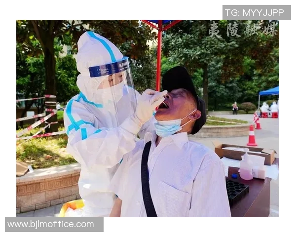 足球明星与医护人员携手共筑健康防线共同守护运动员的安全与健康