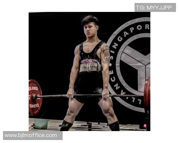 足球明星与健身教练的完美合作揭秘运动员如何塑造理想身材与健康生活方式