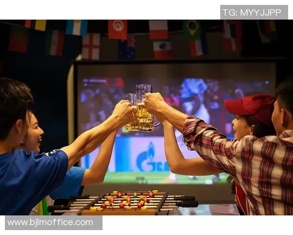 足球明星与啤酒的完美结合高清视频与图片分享盛宴