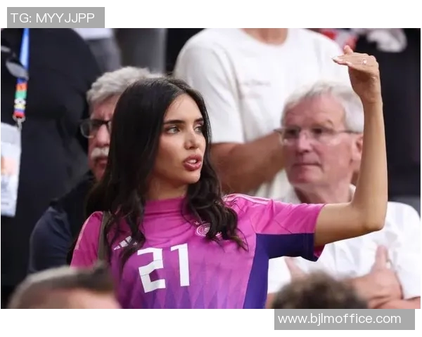 足球明星为何青睐模特作为伴侣探讨背后的魅力与原因