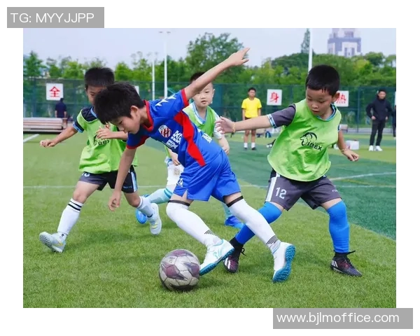 足球明星精彩瞬间汇总大图集欣赏让我们一起感受绿茵场上的激情与荣耀 足球明星精彩瞬间汇总大图集欣赏让我们一起感受绿茵场上的激情与荣耀