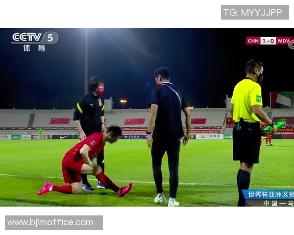 韩国足球明星戴面具重返赛场展现不屈精神与精彩表现 韩国足球明星戴面具重返赛场展现不屈精神与精彩表现