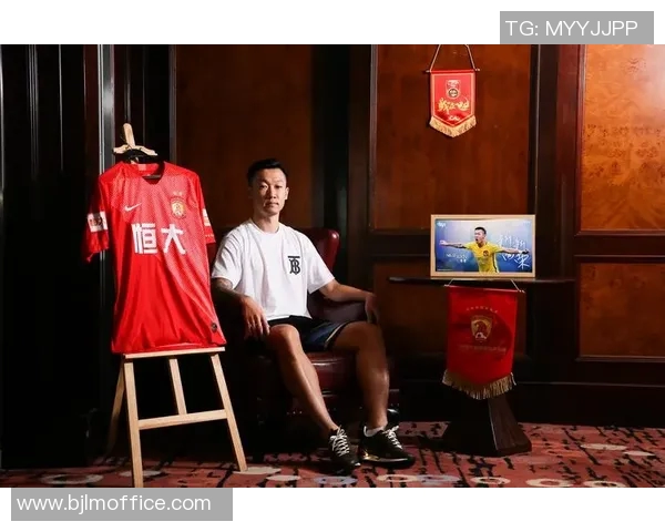 恒大足球明星纹身艺术揭秘展现个性与激情的独特魅力 恒大足球明星纹身艺术揭秘展现个性与激情的独特魅力