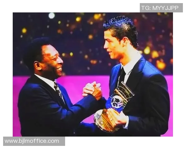 足球明星与偶像亲密合影瞬间展现魅力与风采的精彩时刻 足球明星与偶像亲密合影瞬间展现魅力与风采的精彩时刻