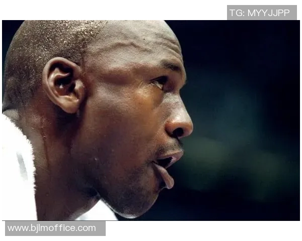 乔丹全明星篮球赛场上的眼神魅力与传奇瞬间回顾