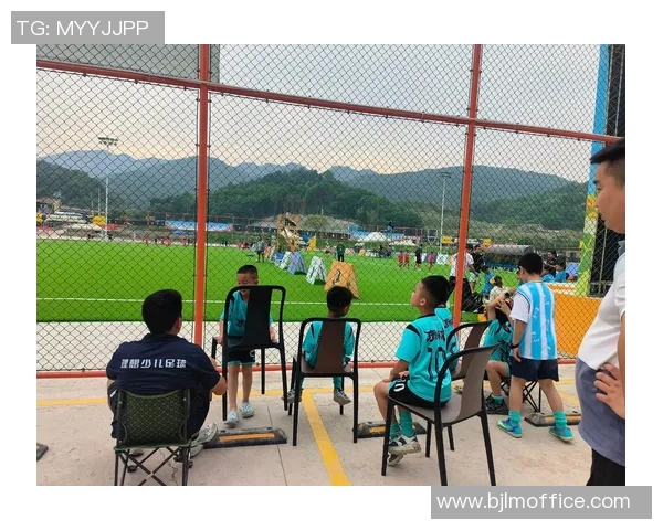 全国足球赛直播精彩纷呈球迷热情高涨共同见证足球盛事的激情时刻